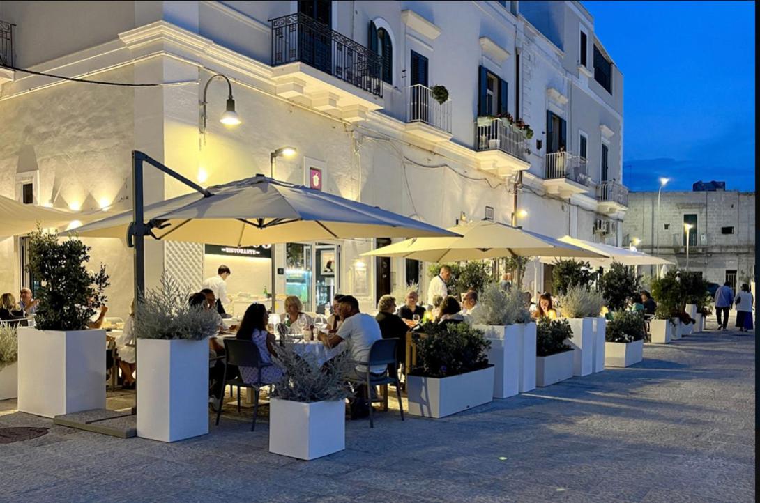 הוילה Polignano A Mare: Sulla Piazza Di Domenico Modugno מראה חיצוני תמונה