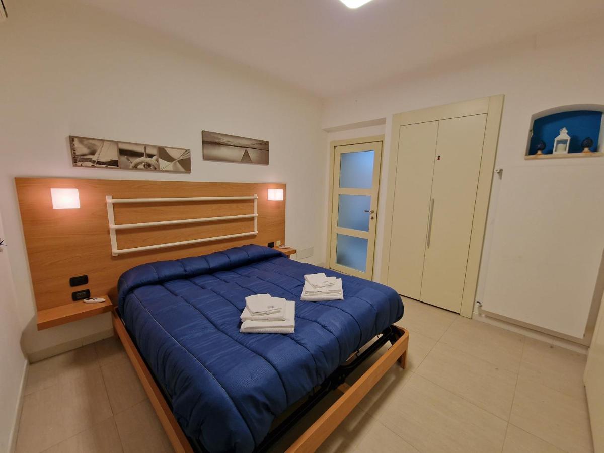 הוילה Polignano A Mare: Sulla Piazza Di Domenico Modugno מראה חיצוני תמונה